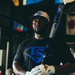 2023 Louisville Slugger Everett Williams 2.0 12" USSSA Slowpitch Softball Bat: WBL2738010 9 2023 Louisville Slugger Everett Williams 2.0 12" USSSA Slowpitch Softball Bat: WBL2738010 -LOUISVILLE SLUGGER Store 2023 Louisville Slugger Everett Williams Pass Em Out Slowpitch Softball bat Lifestyle 1